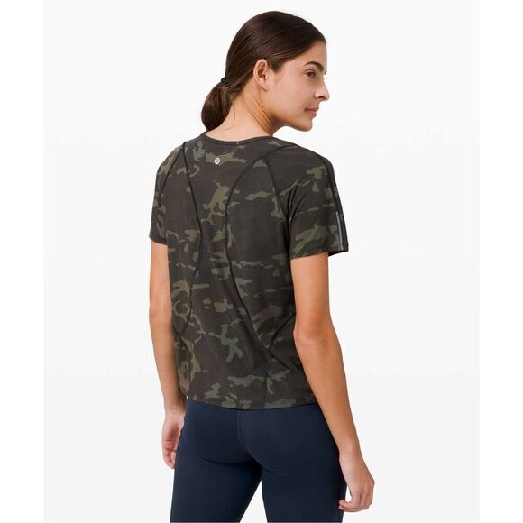 Lululemon Outrun the Heat Short Sleeve Tee size 8-10 Incognito Camo Multi Gator - Picture 2 of 8